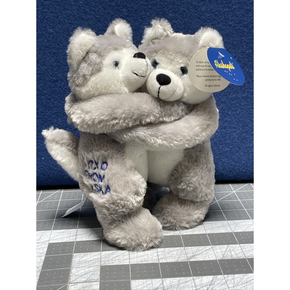 Alaska Husky Huggers XOXO Two‎ Hugging Gray Smiling Alaskapets